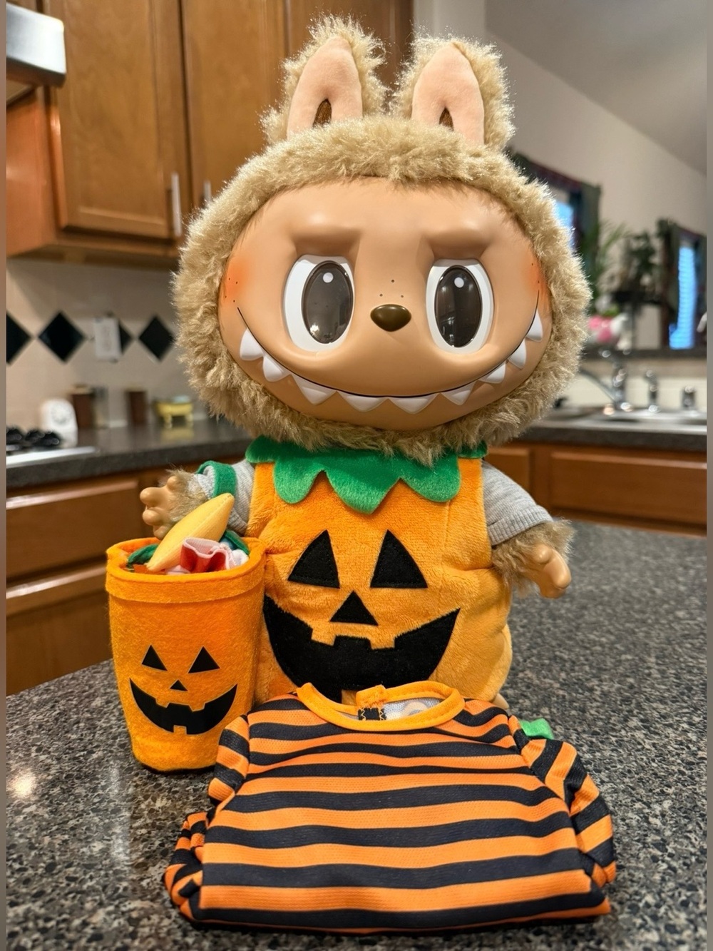LABUBU Time to chill-Vinyl Plush
Doll with Halloween outfit